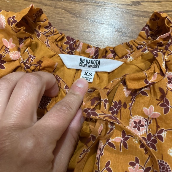 5 for $25! Beautiful floral dress - Picture 3 of 3